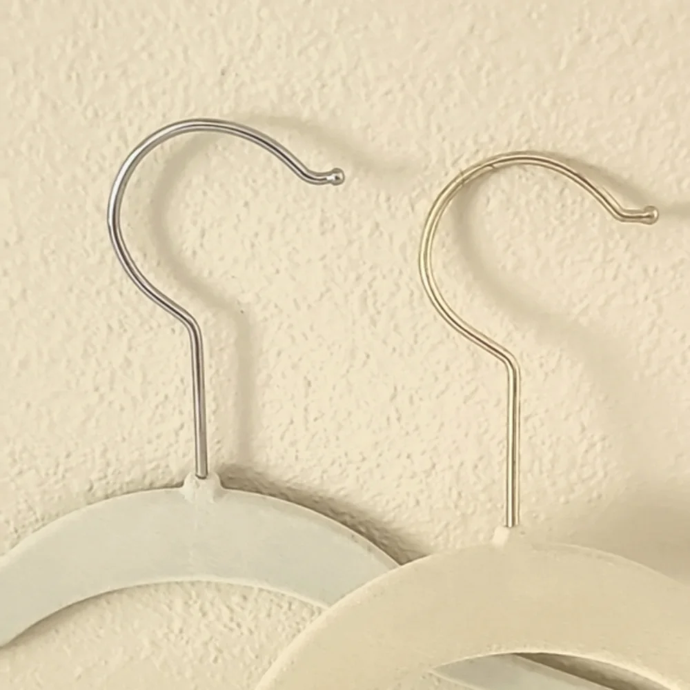 🔥Genuine Huggable Hangers Velvet